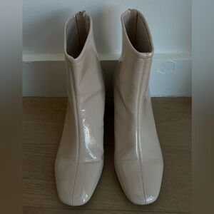 Boots in cream off white